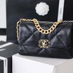 CHANEL CC 19 FLAP BAG MEDIUM IN SHINY LAMBSKIN